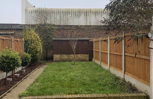 Colchester House | 3br-sleeps7-garden-parking