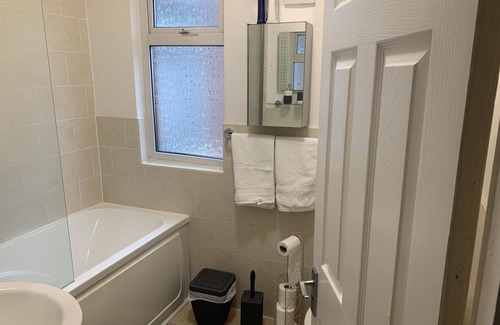 Colchester House | 3br-sleeps7-garden-parking