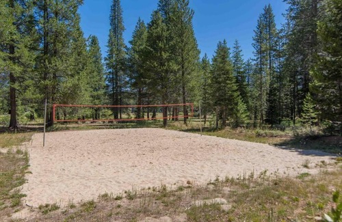 Truckee House | 3BR Tahoe Donner Cabin with HOA Perks like Pools Hot-Tub Minutes to Trails Lake Golf
