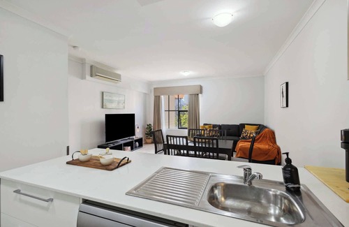 Northbridge House | 3BR Townhouse close to RAC Arena