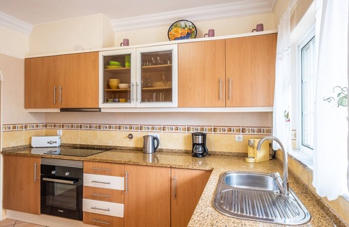Albufeira Villa | 3BR w/Jacuzzi, BBQ & Heatable Private Pool
