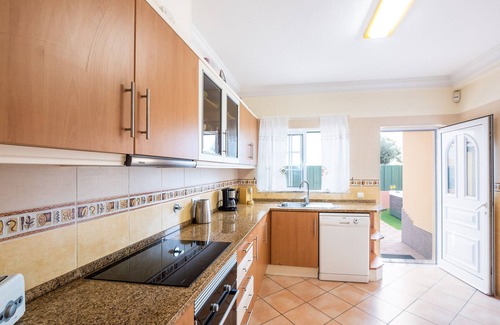 Albufeira Villa | 3BR w/Jacuzzi, BBQ & Heatable Private Pool