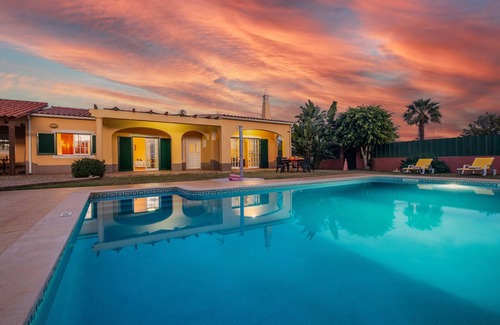 Albufeira Villa | 3BR w/Jacuzzi, BBQ & Heatable Private Pool