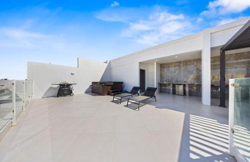 Opal Apartment | 3BR with Jacuzzi & View by Bocobay