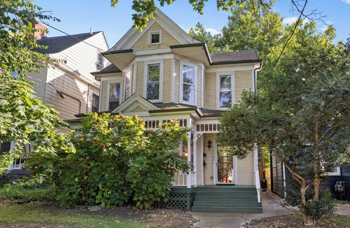 Clifton Apartment | 3BR Work-Friendly Lou Stay Near Bourbon Trail!