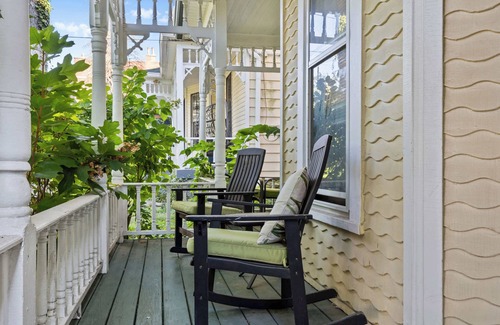 Clifton Apartment | 3BR Work-Friendly Lou Stay Near Bourbon Trail!