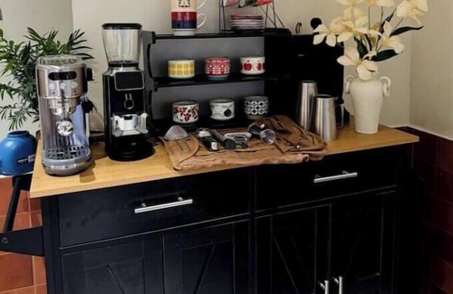 Van Mieu Apartment | 3BR3BA FreeLaudry-Gym-Desk-CoffeBar-2'to Train St.