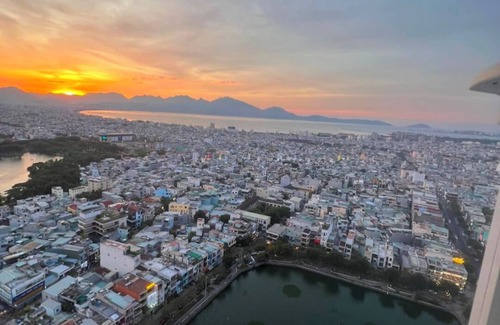 Vinh Trung Apartment | 3Brs 2Ba 110m2 Flat, City Center w/Sea & Lake view in Da Nang