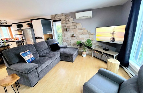 Hebertville Ski Chalet | 3CH - Lakeside + Spa + Fireplace + AC + Billiards + BBQ and more WoW!