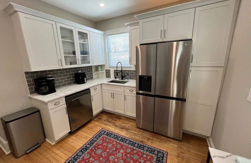Riverwest House | 3Kings, Renovated, FenceYard, Games, Ctr Loc - WEEKLY STAY DEALS