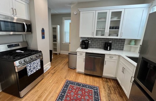 Riverwest House | 3Kings, Renovated, FenceYard, Games, Ctr Loc - WEEKLY STAY DEALS