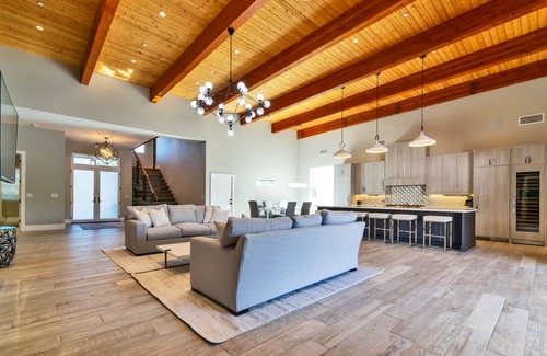 Marion Estates House | 3M Home - Mtn Views, Hot Tub, BB court, & Minigolf
