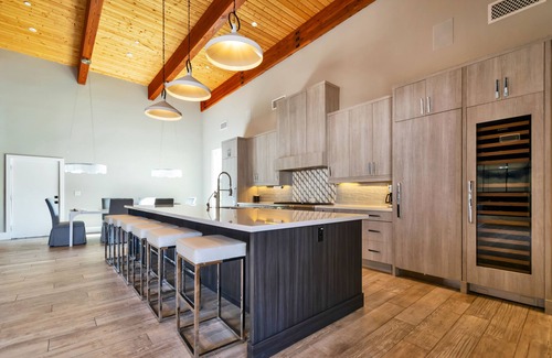 Marion Estates House | 3M Home - Mtn Views, Hot Tub, BB court, & Minigolf