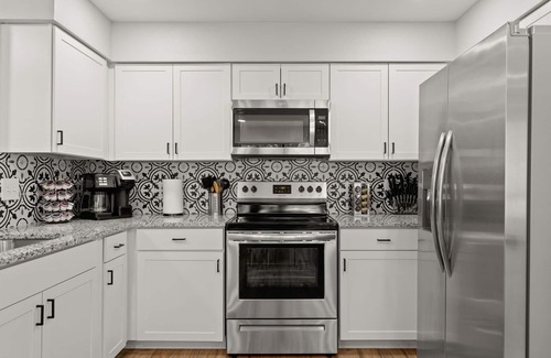 Great Northwest House | 3N & 4N Discounts Sept: Near Lackland w/Game Room