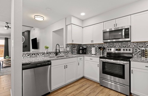 Great Northwest House | 3N & 4N Discounts Sept: Near Lackland w/Game Room