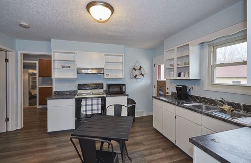 Clear Lake House | 3rd and Surf- 2 blocks from the lake, 1 block from the Legendary Surf Ballroom