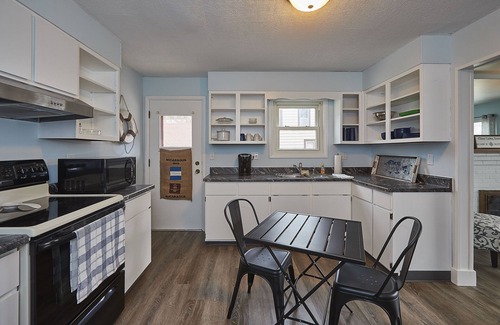 Clear Lake House | 3rd and Surf- 2 blocks from the lake, 1 block from the Legendary Surf Ballroom