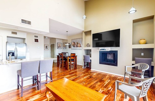 El Lago Condo | 3rd-floor condo with water views, on-site pool, & private balcony