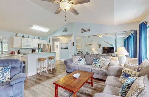 Calabash Condo | 3rd-floor golf course-front condo with inviting deck, beaches & golf nearby