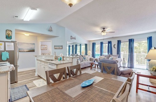 Calabash Condo | 3rd-floor golf course-front condo with inviting deck, beaches & golf nearby