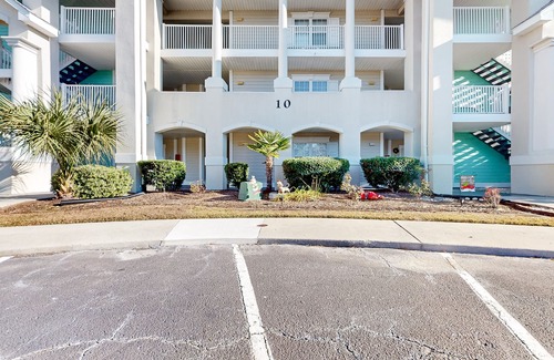 Calabash Apartment | 3rd-floor studio condo with streaming, AC & kitchenette - beaches & golf nearby