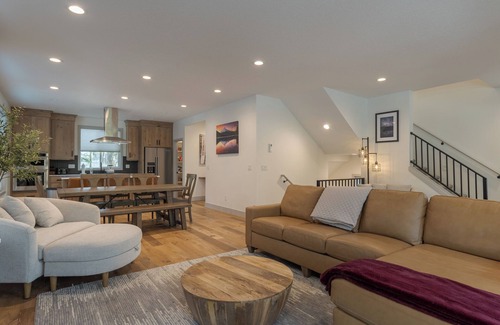 Government Camp Cabin | 3rd night FREE stay before 11/02! new built, modern, cozy feeling