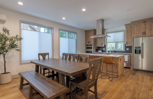 Government Camp Cabin | 3rd night FREE stay before 11/02! new built, modern, cozy feeling