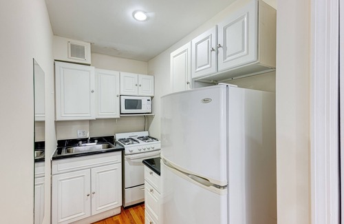 Midtown South Apartment | 3RW Chic Chelsea Studio By The High Line