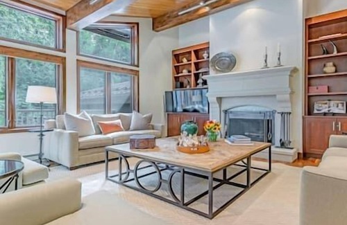 Aspen House | 4/4.5 Elegant Aspen Townhome