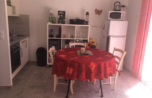 Saint-Jean-Lasseille Apartment | 4 apartments in villa in the quiet countryside with pool, near sea