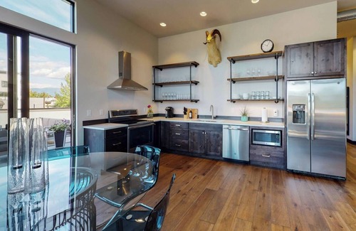 Whitefish Apartment | 4 bdrm, 2 Unit Dwntwn Penthouse!