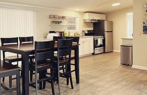 Geneva-on-the-Lake House | 4 BDRM Lake Ranch Sleeps 10 in the Heart of GOTL