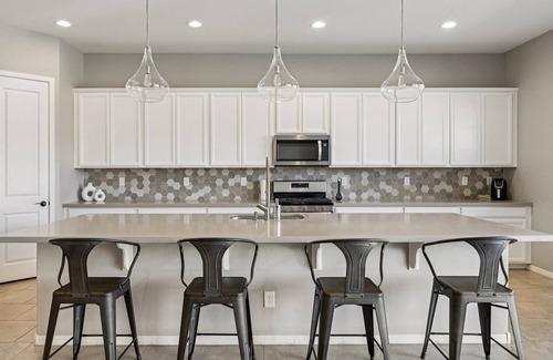 Maryvale House | 4 Bdrm - Minutes from Westgate & Cardinals Stadium