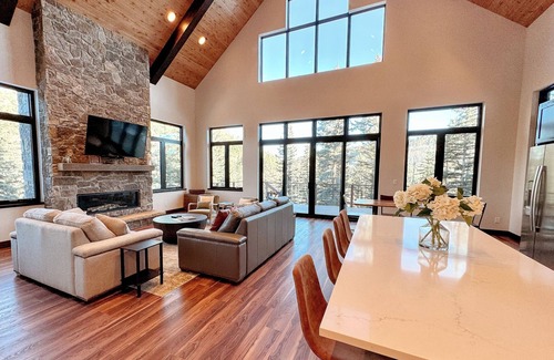 Placerville House | 4 Bdrm Multi Family Mountain Retreat 30 min to Slopes!