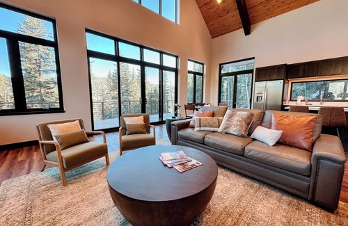 Placerville House | 4 Bdrm Multi Family Mountain Retreat 30 min to Slopes!