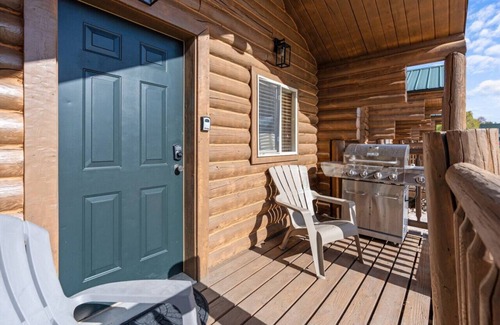 St. Charles Cabin | #4 Bear Lake Cabin! Newly Remodeled! AC! Sleeps 4!