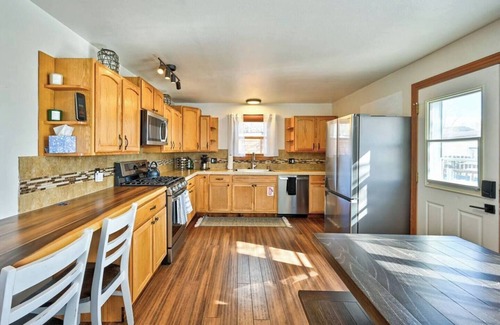 Buena Vista House | 4 Bed/1 Bath - 2 blocks to town!