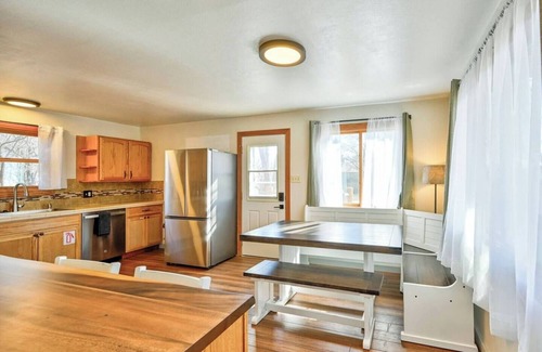 Buena Vista House | 4 Bed/1 Bath - 2 blocks to town!