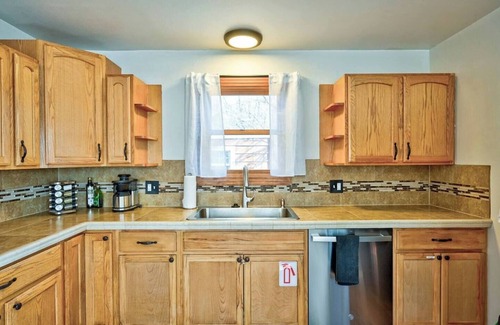 Buena Vista House | 4 Bed/1 Bath - 2 blocks to town!