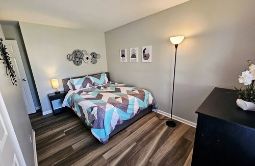 Fox Valley House | 4 Bed / 2 Bath / 2 Car Garage / Fully Fenced & Pet Friendly. Quiet Neighborhood
