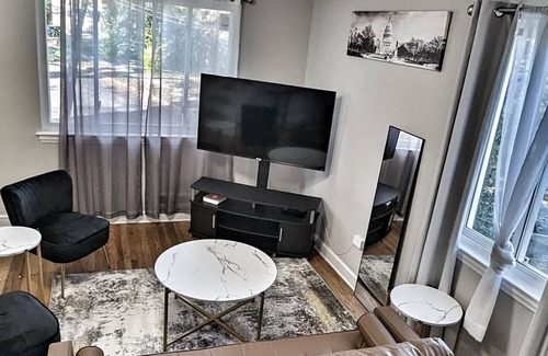 Southeast House | 4 Bed 2 Bath - Just over 1/2 Mile to Metro! Plenty of Parking!