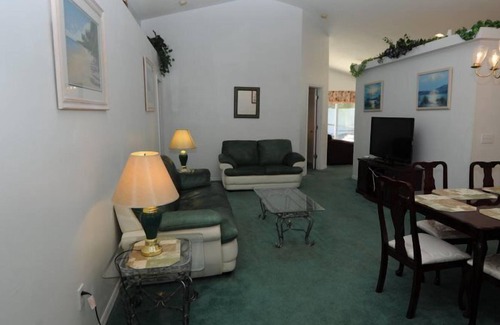 Wellington House | 4 bed 2 bath with Pool