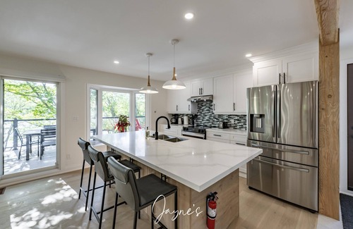 Muskoka Lakes Villa | 4 bed 3 bath cottage on Lake Muskoka