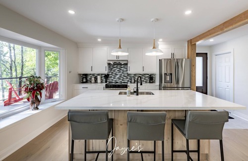 Muskoka Lakes Villa | 4 bed 3 bath cottage on Lake Muskoka