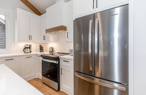 Port Carling Villa | 4 bed 4 bath Villa on Lake Muskoka