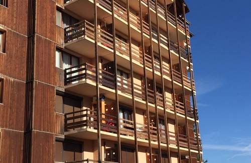 Risoul Apartment | 4-bed apartment in Altair residence. Direct access to the slopes.