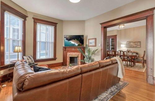 Victorian Village House | 4 Bed Duplex near Goodale Park