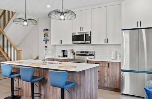 Montgomery House | 4 Bed | GameRoom | PrivateGarage | Min to Hospital