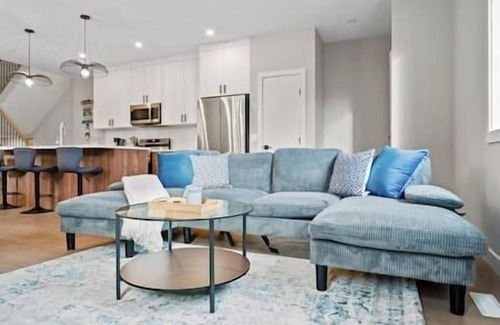 Montgomery House | 4 Bed | GameRoom | PrivateGarage | Min to Hospital