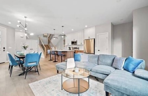 Montgomery House | 4 Bed | GameRoom | PrivateGarage | Min to Hospital